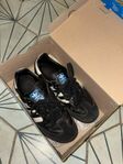 Adidas Samba – klassiska sneakers i svart