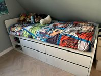 Släkt säng med förvaring från Ikea