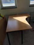 Skrivbord svängt
