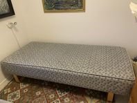säng ( Kungsängen Albert) 90/200