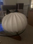 Boll-lampa diameter 50 cm i vitt linne med svart sladd