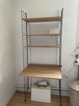 STRING Hylla med skrivbord i ek 