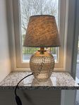 Snygg bordslampa inklusive skärm
