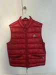moncler gui röd storlek 4