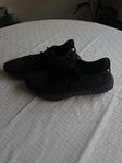 Adidas Yeezy Boost 350 V2 “Onyx” – Strl 45 1/2– Näs