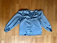 Elegant ljusblå blus från Vila i storlek 40