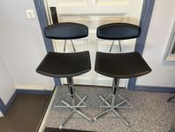 2 st barstolar med gasfjädring 