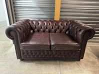Chesterfield 2 sits 