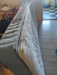 Resårmadrass + bäddmadrass 