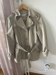 Kortare trenchcoat 