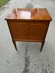 BESTICKSCHATULL i mahogny gustaviansk stil 1900-tal