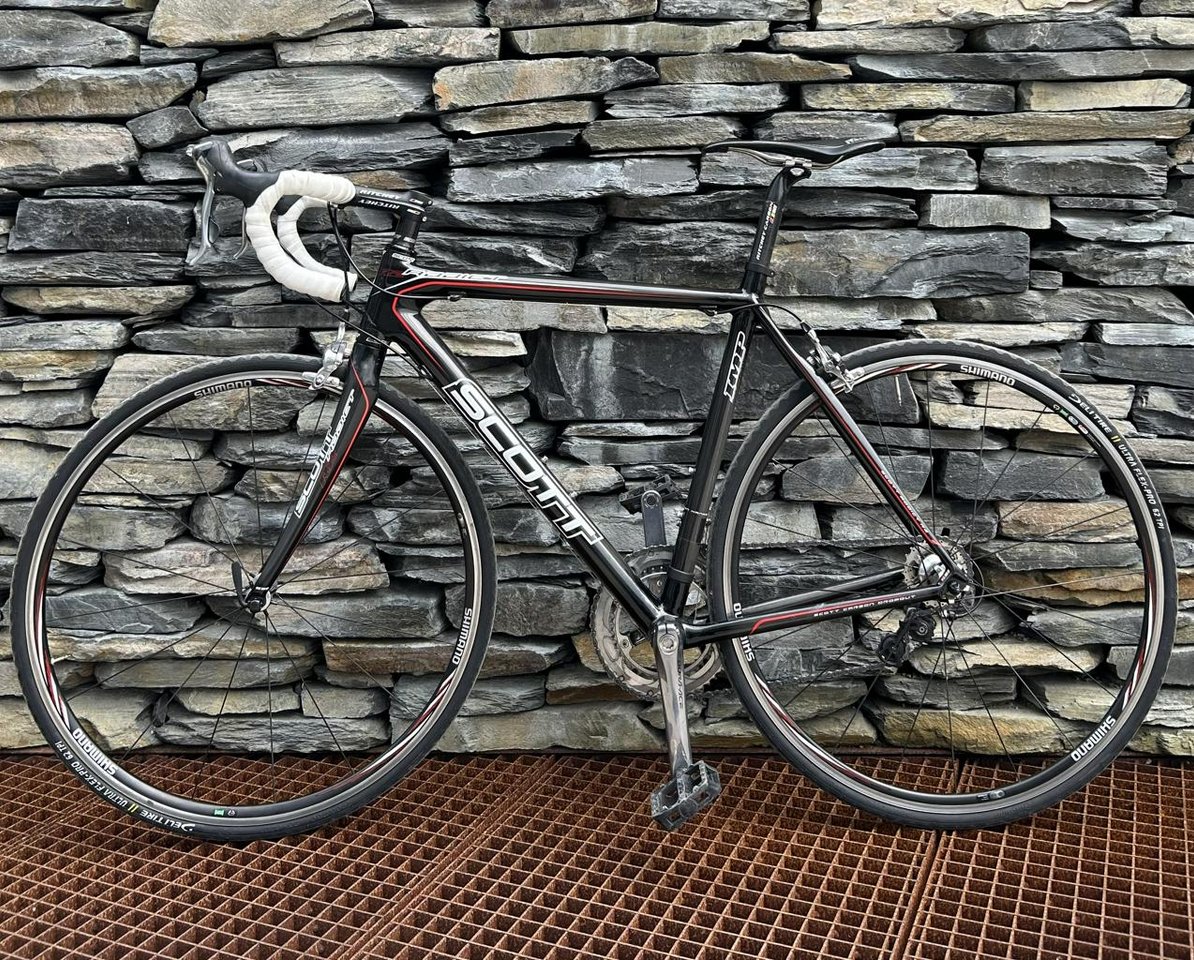 Scott Addict R2 – toppcykel i...