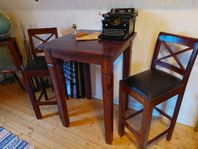 Bord och stolar i Indo-stil