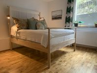 IKEAS GJÖRA sängstomme 160x200 med Hyllestads pocketmadras