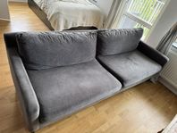 Soffa med fotpall