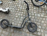 sparkcykel, studsmattor, vinterlek