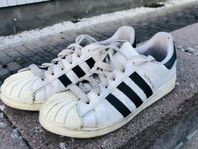 Adidas Superstar storlek 43