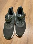 Sneakers gympaskor strl 33,5 barnskor skor Nike springskor 