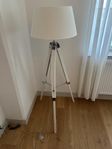Vit golvlampa