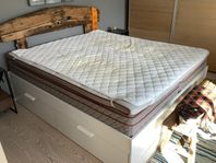 IKEA Brimnes sängstomme 180*200 med ribbotten och lådor