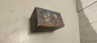 Liten handmålad träask, allmoge Dalarna 12×8×8 cm