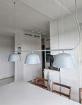 Muuto Ambit Rail i grått taklampa