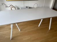Vitt bord från HAY