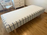 Fin säng, fast, hög kvalitet, 200 x 90