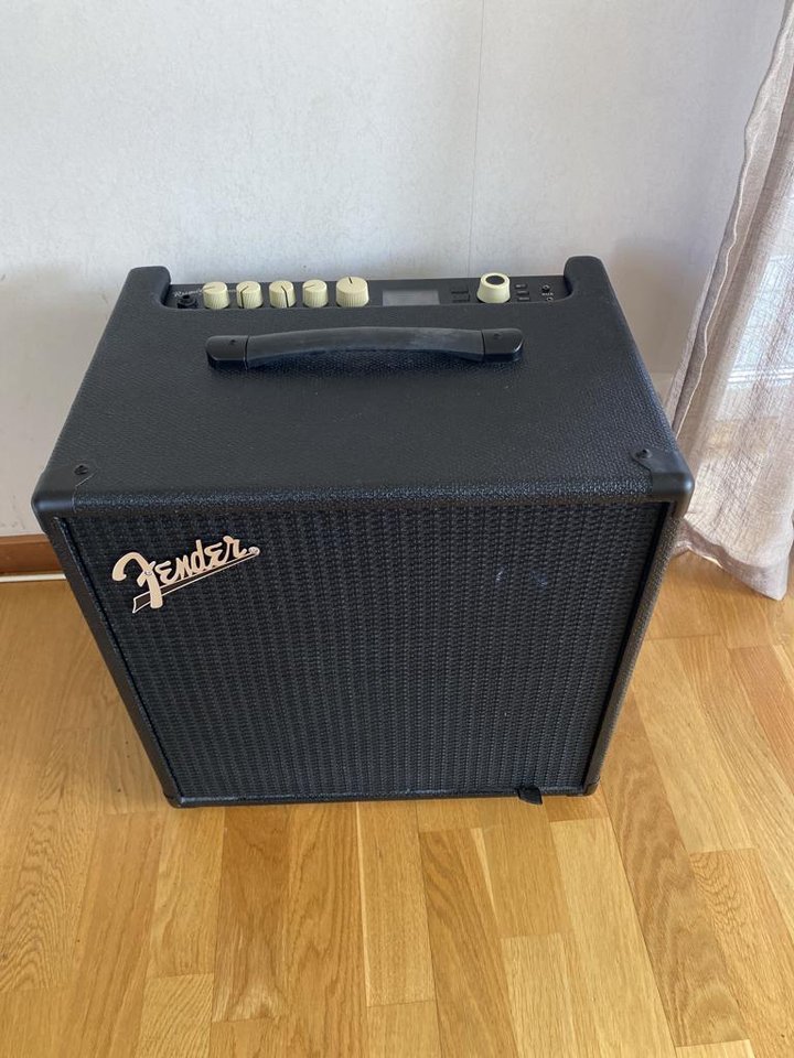 Fender Rumble Studio 40 - bas...