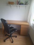 Skrivbord och kontorsstol