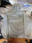Hoodie o träningsbyxor