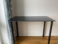 stol o bord för de som gör läxor eller för data spel