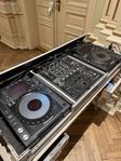Två Pioneer CDJ-900 CD-spelare med DJM 900 Nexus med case