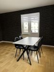 Matbord och stolar från Mio 