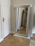 Stor spegel med silverram – 162 x 76 cm