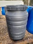 Grå 200 litres tunnor plastfat med skruvlock