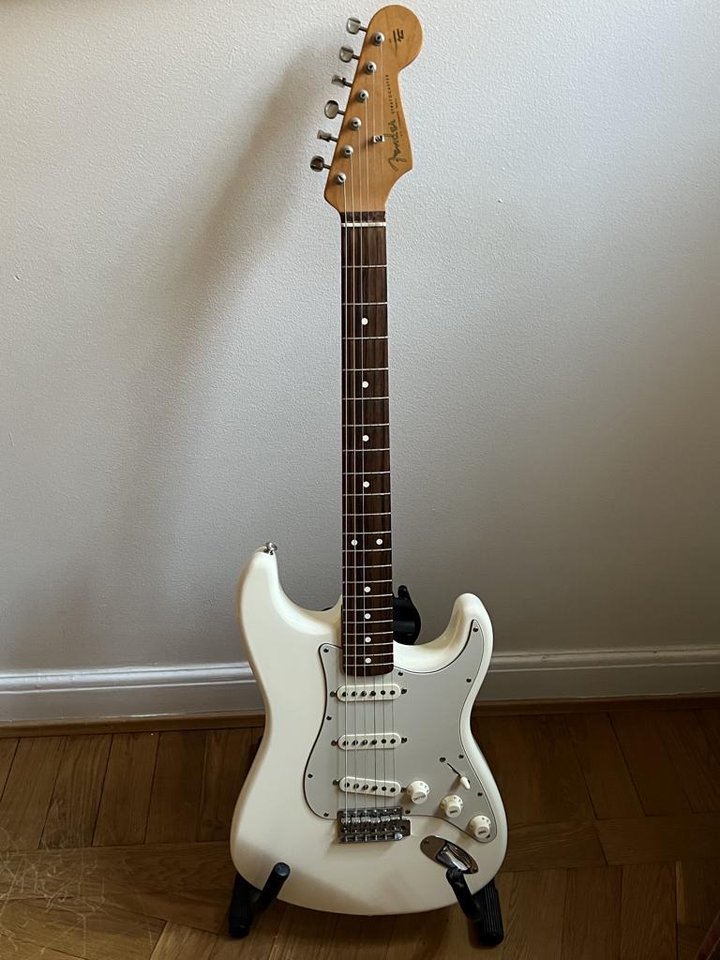 Fender Stratocaster Classic 6...