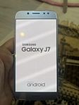 Samsung J7 5.5tum med laddare i bra skick fungerar med alla