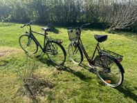 En dam och en herrcykel