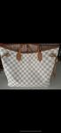 LV väska-Neverfull MM.