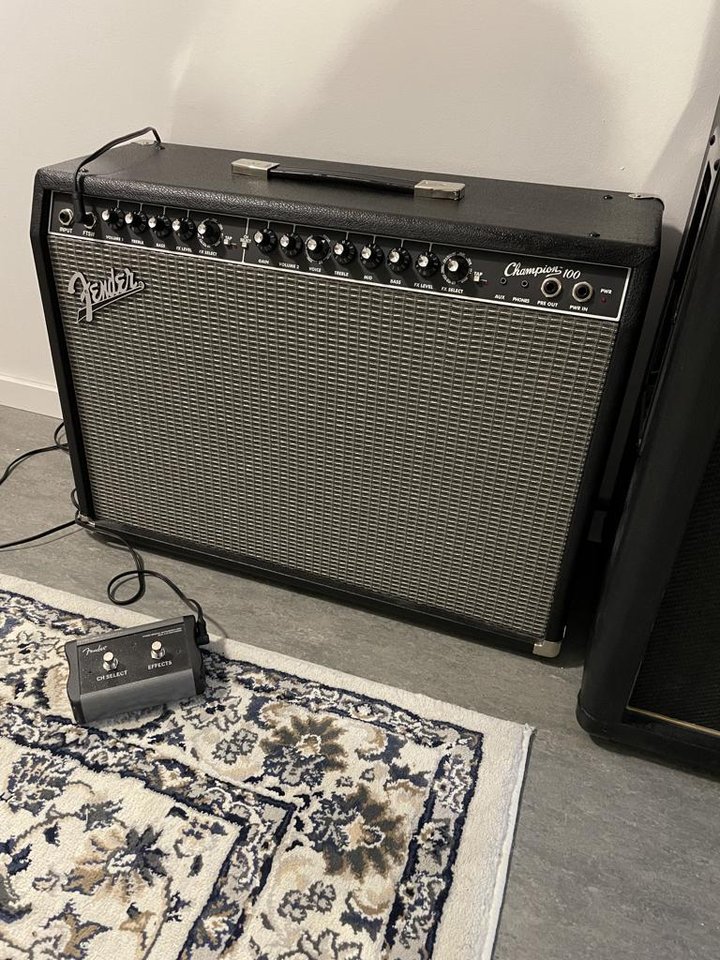 Fender Champion