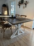 stabilt och stort bord 