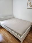 Bed / Säng and matress 160cm×200cm
