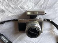 Digital systemkamera Olympus PEN med blixt