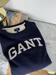 Gant tröja M – Marinblå klassiker med bra känsla