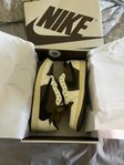 Travis Scott Jordan 1 medium olive