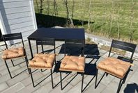 Bord med 4 stolar
