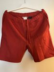 H&M röd shorts, storlek L - helt ny!