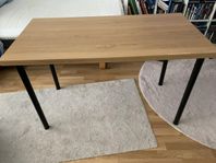 Ett Skrivbord för Kontorsbruk