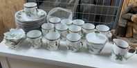 Hackefors, Vinranka 12 st kaffekoppar, assietter m.m